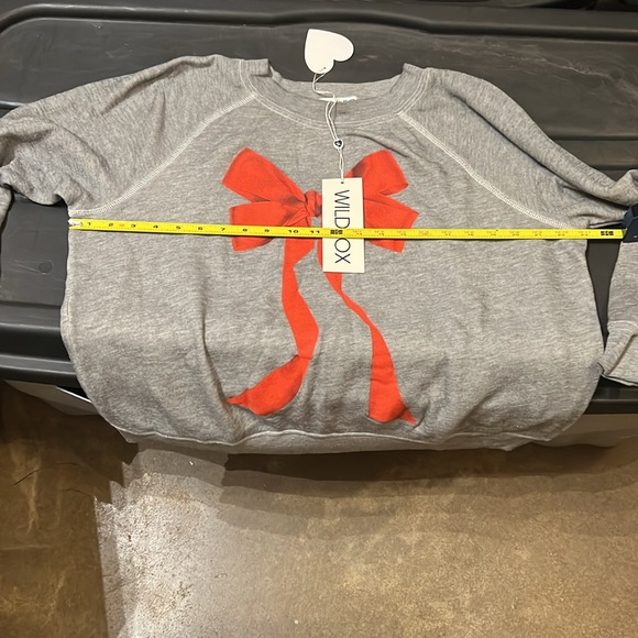 Wildfox ~ I’m The Present Sweatshirt - large red bow! So adorable! Size xxs! - Picture 8 of 16